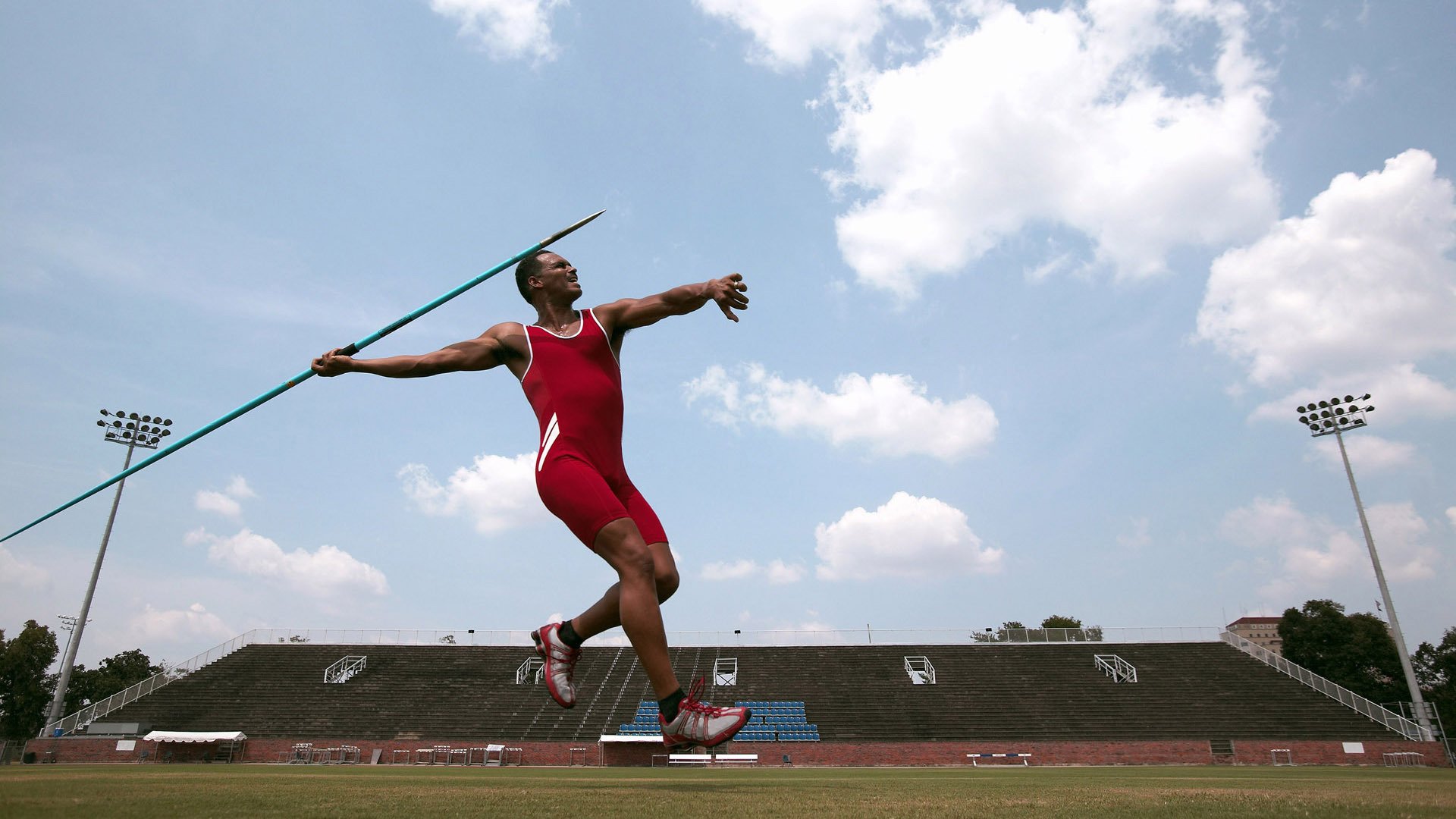 _智能运动鞋科技发布：步伐更轻盈_，智能运动鞋图片